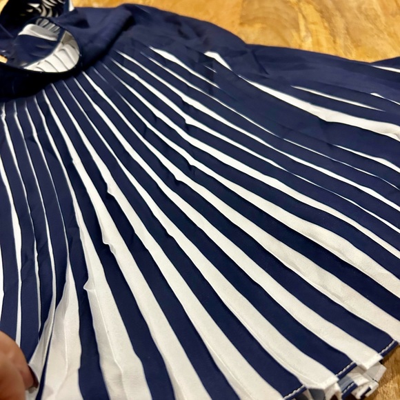 NWT Club Monaco Pleated Tank Top Blouse - Picture 5 of 8